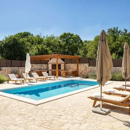 In With Swimming Pool *