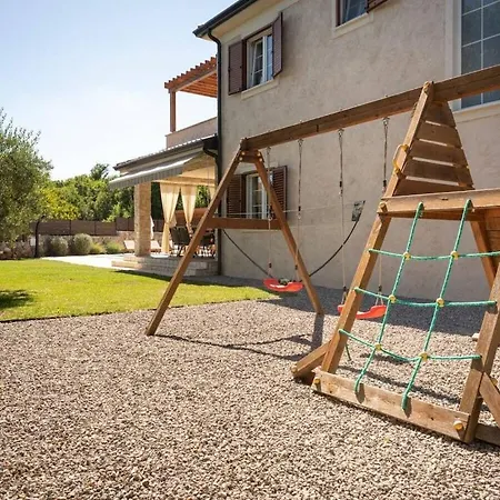 In With Swimming Pool Βίλα *