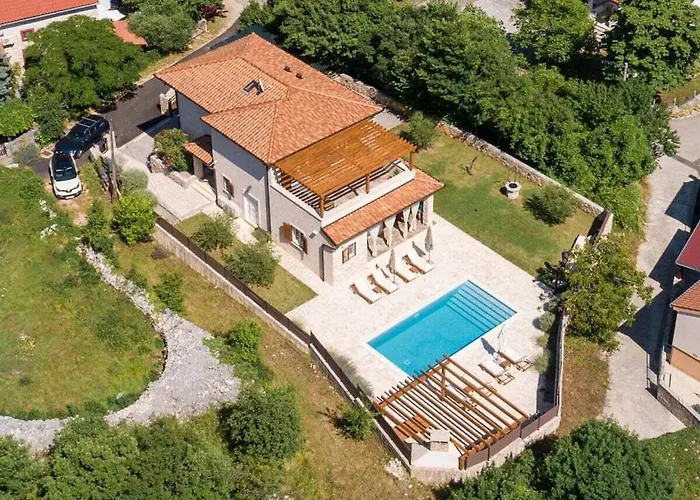 빌라 In With Swimming Pool Gostinjac