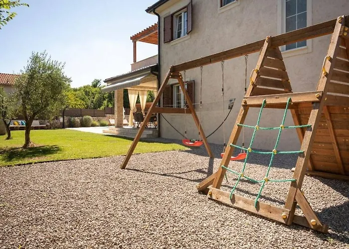 In With Swimming Pool 빌라 *