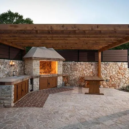 In With Swimming Pool Gostinjac