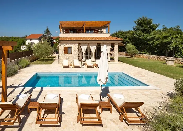 In With Swimming Pool *