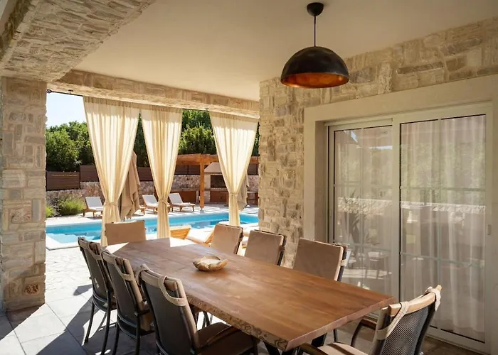 In With Swimming Pool