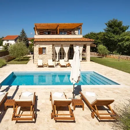 In With Swimming Pool *